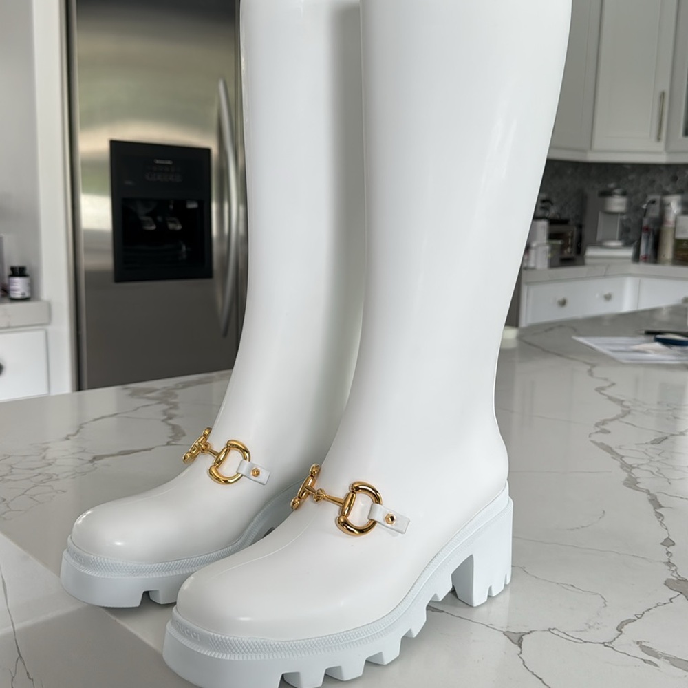 Gucci never worn White Rubber Rain boots with horse bit gold hardware -with box